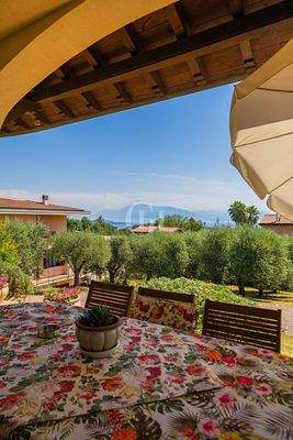 Blick vom Säulengang