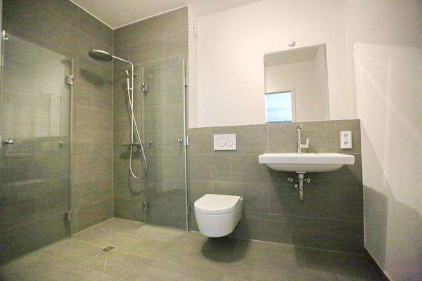 Markenbad mit Dusche