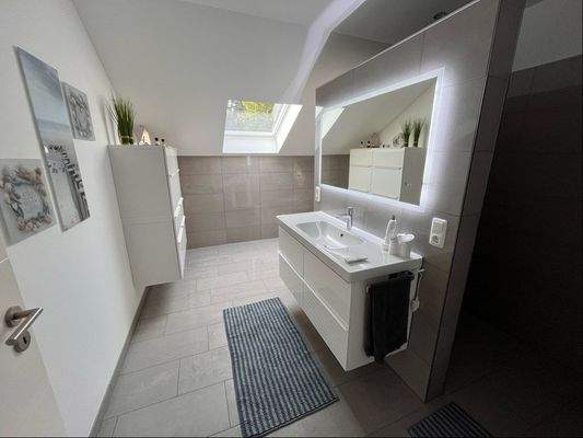Badezimmer im Dachgeschoss