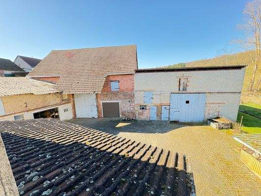 Nebengebäude mit Innenhof