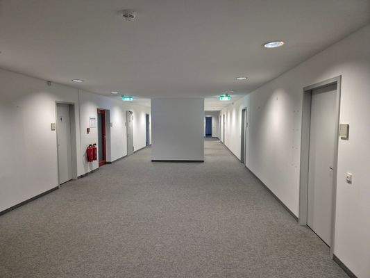 Flure mit innenliegenden Lagerräumen