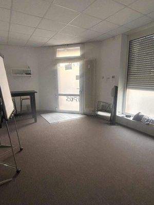 Eingang von der Strasse 