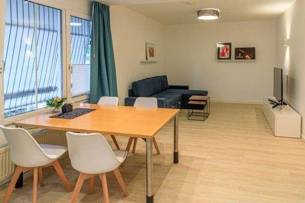 Essbereich und Wohnzimmer