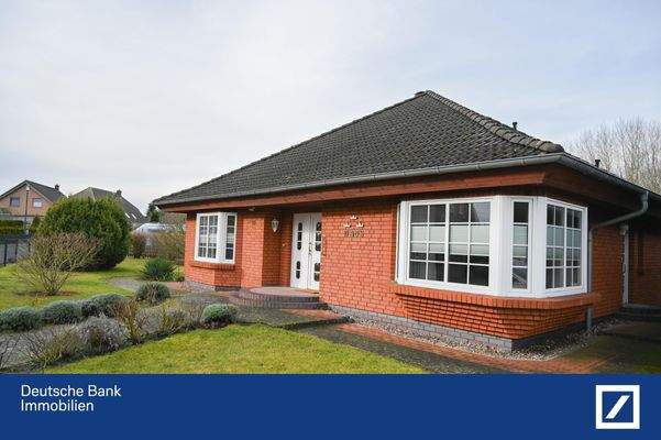 Haupteingang Straßenansicht