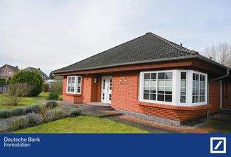 Haupteingang Straßenansicht