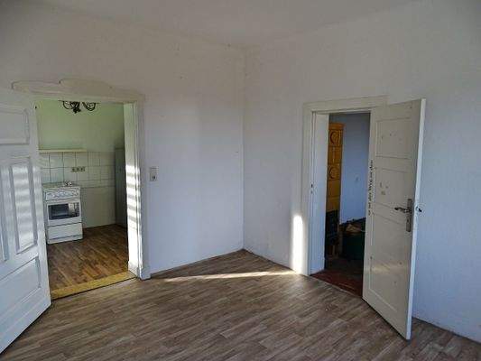 9. Zimmer und Küche EG..jpg