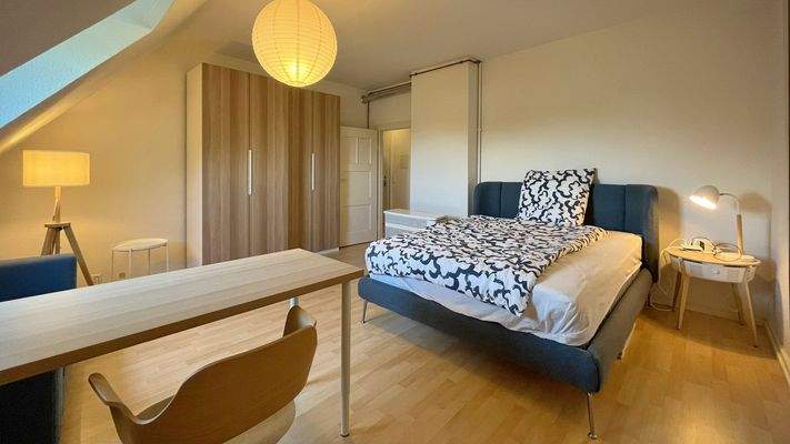 Großer Wohn- und Schlafbereich