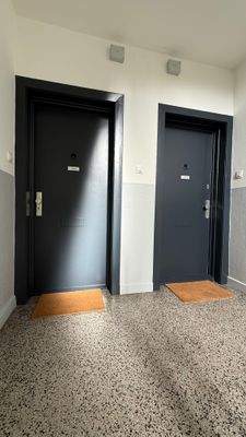 Treppenhaus Wohnungseingangstüren