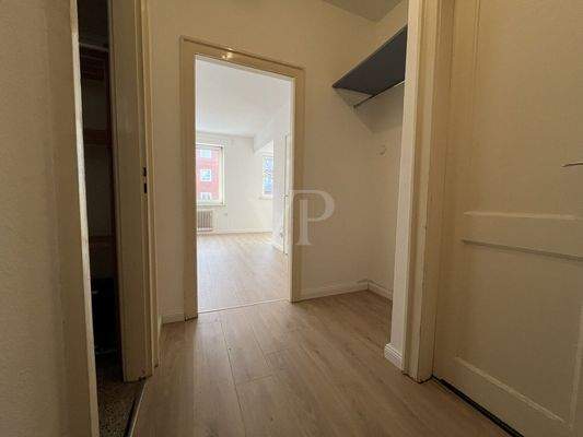 großzügiger Eingangsbereich mit Garderobe 