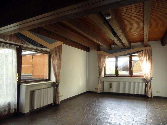 HH Wohn-/Esszimmer mit Zugang Balkon