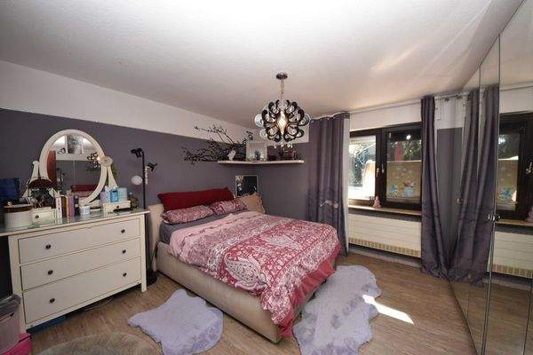 Schlafzimmer 1 von 4