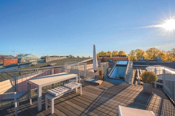 Dachterrasse mit Blick über Hamburg