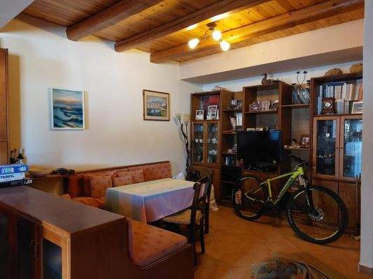 Kreta, Mochlos: Dreistöckige Wohnung direkt am Meer zu verkaufen