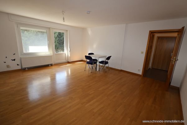 EG - Wohnzimmer, Blick auf die Wand zu Zimmer 1 (Durchbruch möglich)