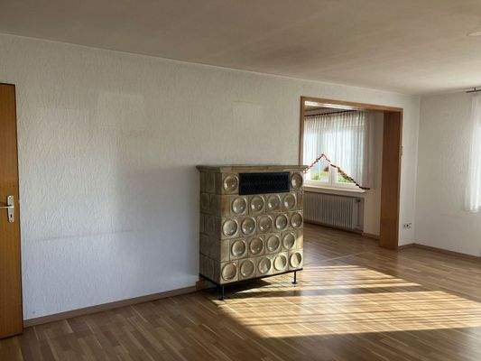 Wohnzimmer Kachelofen.JPG