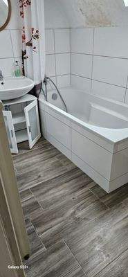 2.OG-Recht Badewanne.jpg