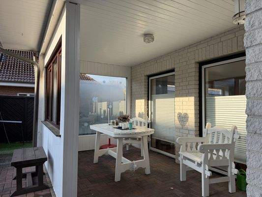 Lieblingsplatz - geschützter Bereich neben der Haustür