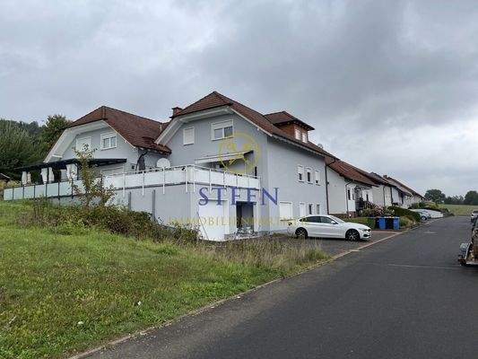 Bebauubg rechts vom Grundstück