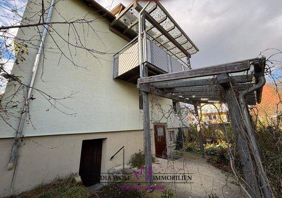 Terrasse mit Kellereingang