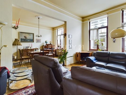 Wohnzimmer mit Blick ins Esszimmer - C21 Zschoch Immobilien