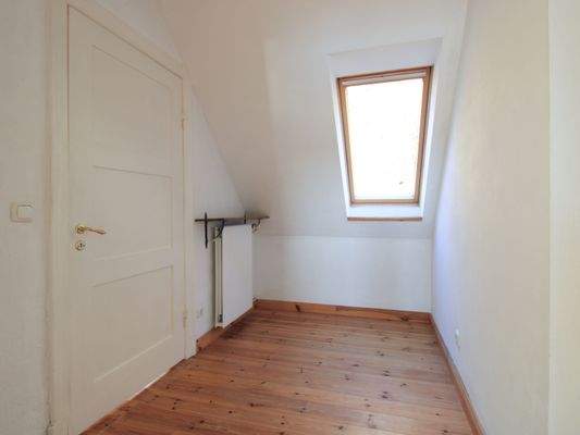 Arbeitsplatz im Dachgeschoss 