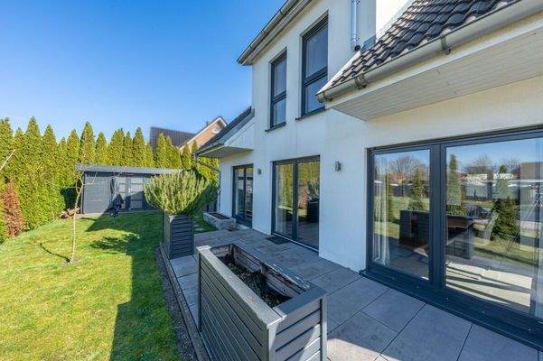 und überall verarbeitete Hochbeete schaffen weiteren Raum für Pflanzen