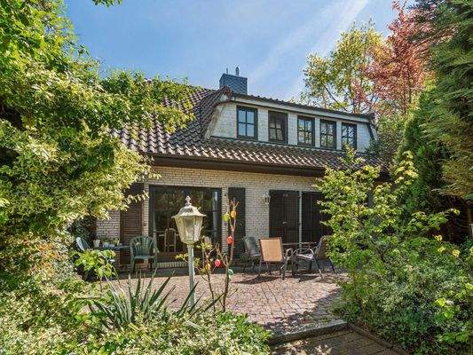 ca. 30 m² große Terrasse, die zum Verweilen einlädt