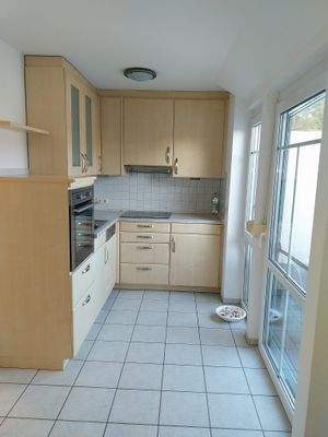 Küche mit Zugang zur Loggia