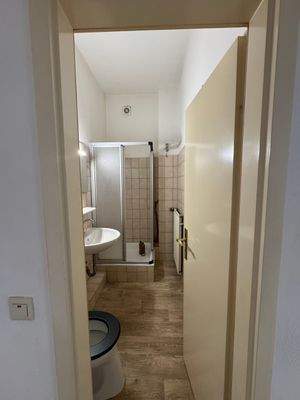 Badezimmer mit Dusche