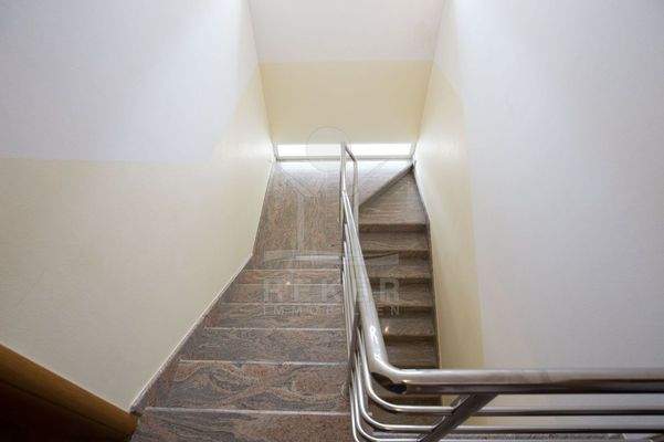 Im Obergeschoss: zwei Wohnungen und zwei Zimmer