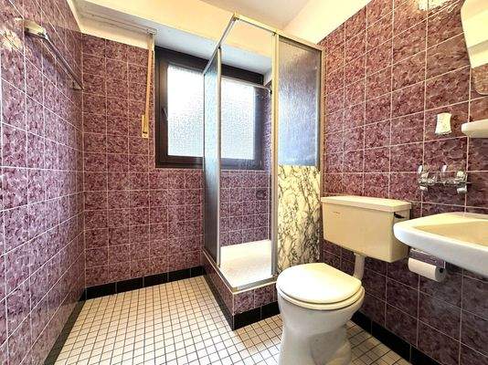 … mit WC, HWB und Fenster