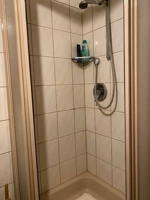  Dusche im Bad