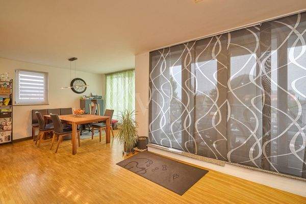 Esszimmer mit Zugang zum Westbalkon