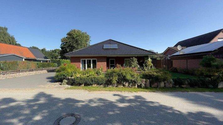 2 Haus Aussenansicht_5.jpg