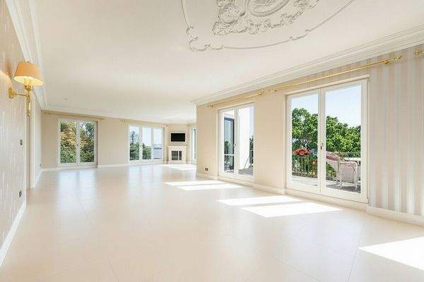 (KI) ... mit Zugang zum ersten Südbalkon (KI)