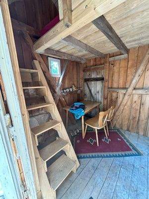 ausgebautes Bienenhaus 