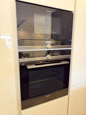 Backofen und Dampfgarer