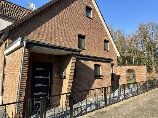  Eingang und Zugang der Terrassen von Außen