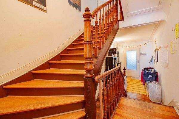 Treppenaufstieg ins zweite Obergeschoss