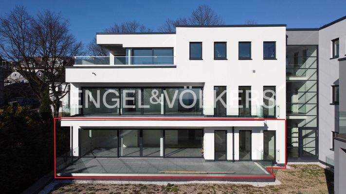 Rückseite mit Terrassen