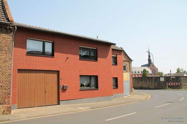 Blick von Norwest, rechts zum Naturschutzsee