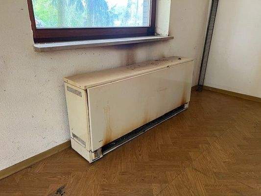 EG defekter Nachtspeicherofen Wohnung rechts