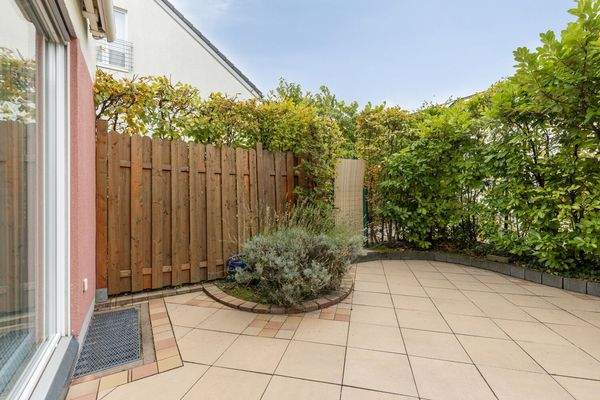 Außenterrasse - weiterer Blick