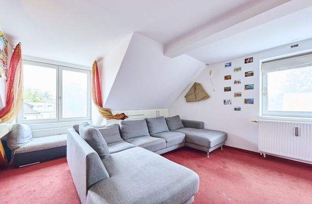 Gemütliche helle Wohnung in DG