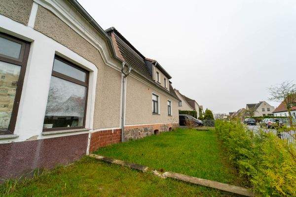 Außenansicht + Garten