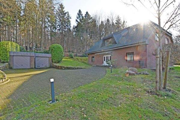 großzügiger Hofplatz…