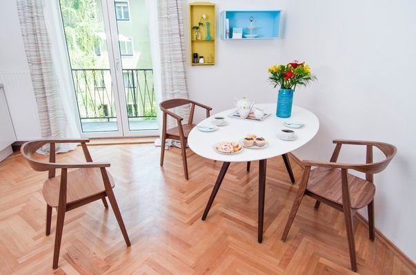 Gemütliche Essecke gleich beim Balkon