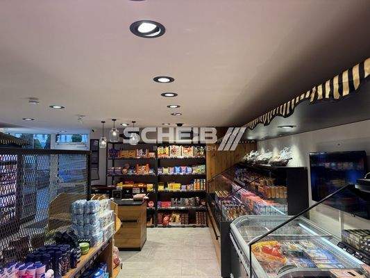 mit integrierten Beleuchtungskörpern