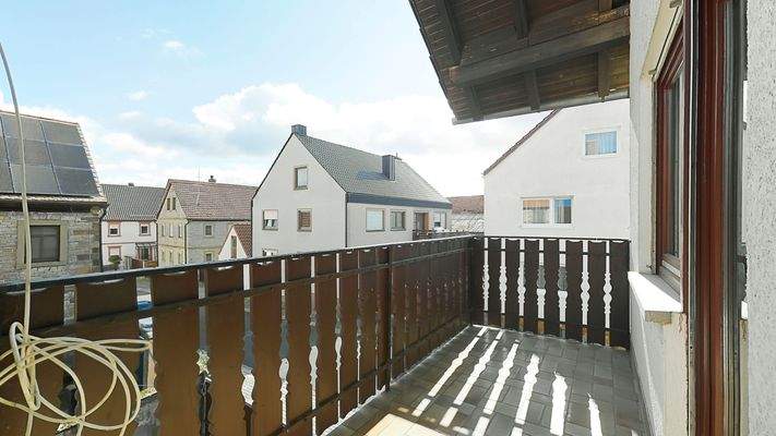 Balkon Richtung Straße
