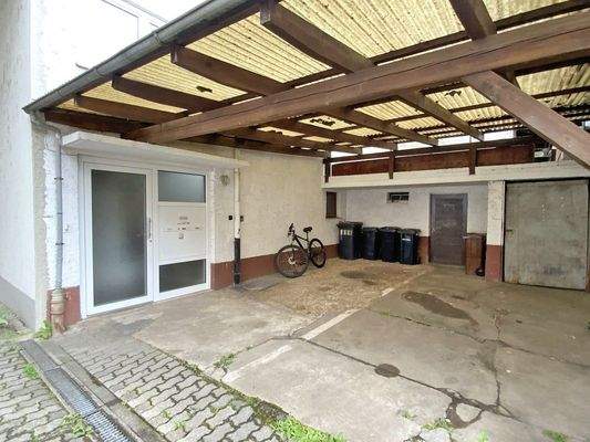 Haus 11 - Eingangsbereich und Carport